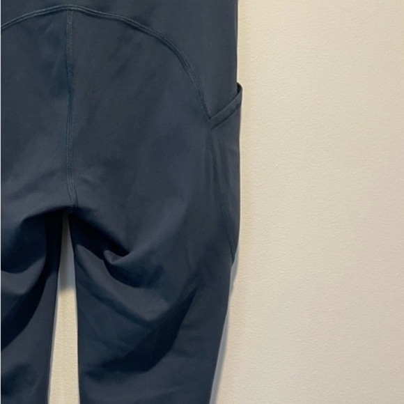 Lululemon Capri Blue Color Power-Thru Leggings Size 4 - Picture 4 of 4